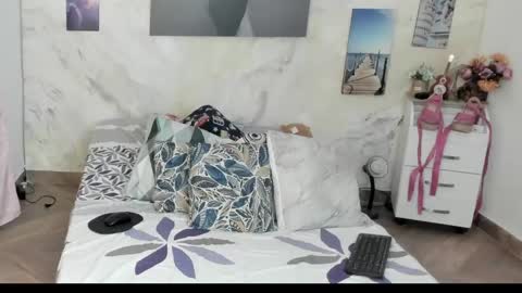 alinabozz1 online show from April 25, 12:02 am