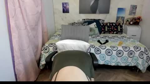 alinabozz1 online show from March 25, 4:49 am