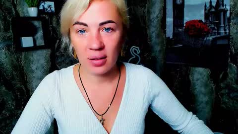 Snapshot of alinafrey_ chatting on October 12, 5:10 am Alina online show from October 12, 5:10 am