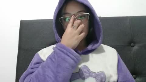 alisha_9997 online show from March 1, 12:43 am