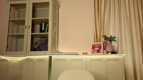 Alisia online show from March 25, 6:49 am