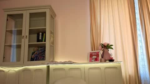 Alisia online show from March 26, 7:10 am