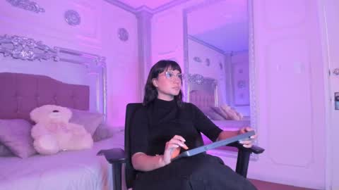 Snapshot of alisonfishert chatting on February 19, 12:00 pm Alison Fishert online show from February 19, 12:00 pm
