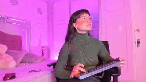 Snapshot of alisonfishert chatting on February 24, 12:03 pm Alison Fishert online show from February 24, 12:03 pm