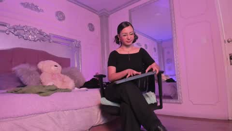 Snapshot of alisonfishert chatting on January 13, 11:52 am Alison Fishert online show from January 13, 11:52 am