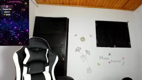 Snapshot of alisson_hoffman05 chatting on January 17, 3:32 pm Alisson hoffman05 online show from January 17, 3:32 pm