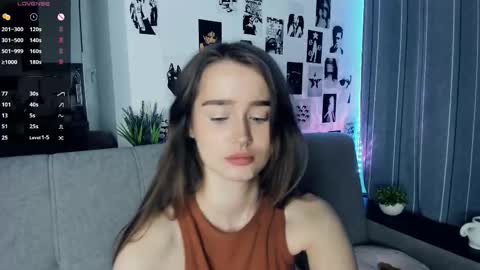 Snapshot of alivialovely chatting on October 21, 9:13 am Alivia online show from October 21, 9:13 am