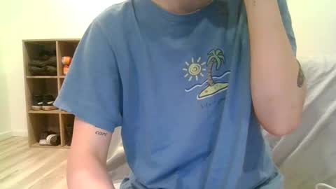 Snapshot of alliebearx chatting on March 9, 4:38 am alliebearx online show from March 9, 4:38 am