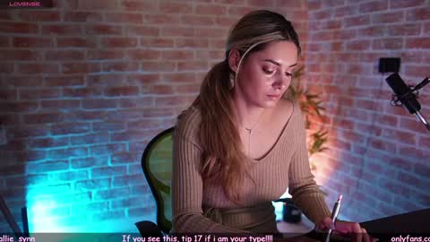 Snapshot of alliesynns chatting on January 12, 6:49 am Allie online show from January 12, 6:49 am