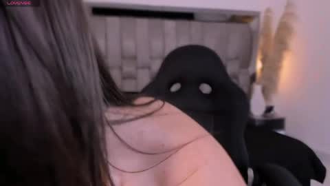    online show from April 7, 11:23 am