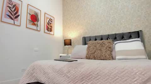 Allison whitee online show from March 10, 9:30 pm