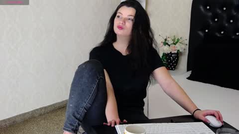 Snapshot of allisonn223 chatting on December 17, 9:16 pm Deea online show from December 17, 9:16 pm