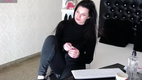 Snapshot of allisonn223 chatting on December 28, 8:36 pm Deea online show from December 28, 8:36 pm
