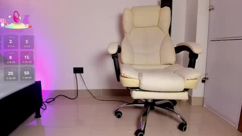 Alli  online show from October 6, 7:40 pm