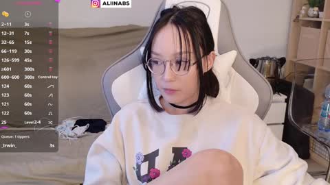 Snapshot of alllinaeve chatting on January 7, 8:24 am Alina online show from January 7, 8:24 am