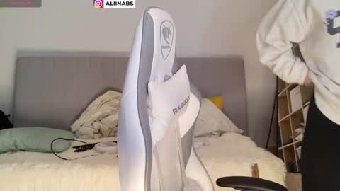 Snapshot of alllinaeve chatting on February 17, 11:54 pm Alina online show from February 17, 11:54 pm