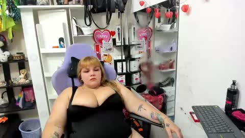 Snapshot of allsson_miller chatting on February 23, 9:00 pm allsson_miller online show from February 23, 9:00 pm