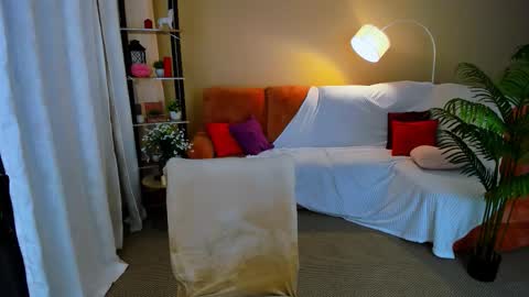 alluringeyess online show from February 20, 4:30 pm