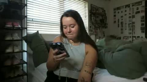 Snapshot of allylove2626 chatting on September 25, 7:34 pm allylove2626 online show from September 25, 7:34 pm