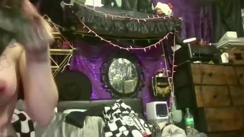 allymoon1369 online show from April 11, 8:40 am