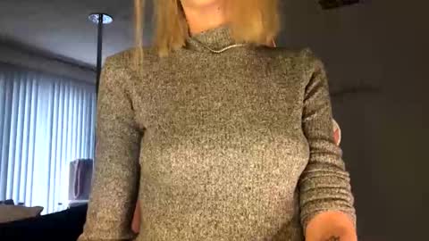 Ally Girl In Her Ally World online show from November 14, 7:25 pm