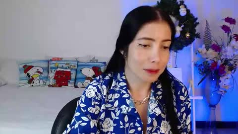 alma_art_ online show from December 19, 11:52 pm