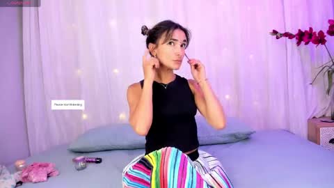 alma_rose_ online show from April 15, 9:26 pm