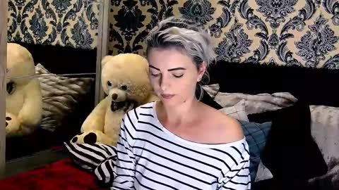 aly online show from December 14, 10:45 am