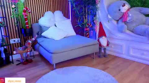 Alyse online show from December 18, 9:08 pm