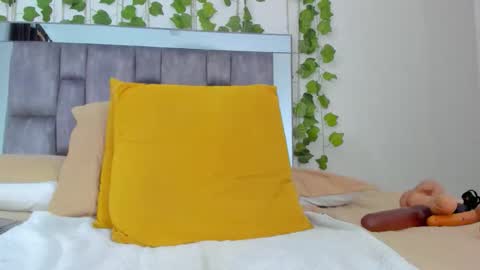 alyssia online show from October 15, 7:38 pm