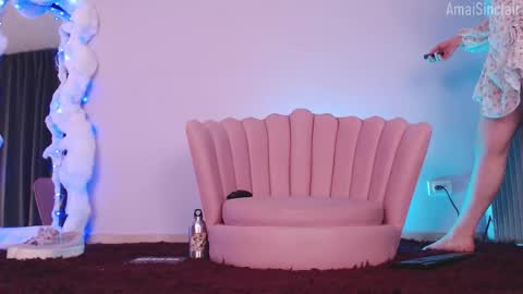 Amai  Sinclair  online show from October 18, 6:05 am