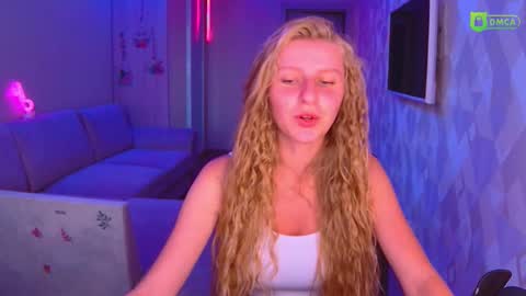 Snapshot of amaliaqueen999 chatting on September 22, 3:10 pm Amalia online show from September 22, 3:10 pm