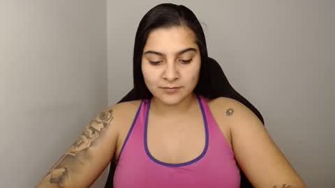 The queen of the biceps  online show from January 26, 10:13 pm