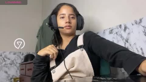 Snapshot of amany_r chatting on February 17, 6:53 am amany_r online show from February 17, 6:53 am