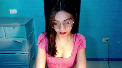 BELLA online show from April 24, 7:49 pm