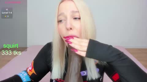 Snapshot of amazongirls chatting on February 27, 2:21 pm Im Mandy and I love to play in public and do crazy in PVT online show from February 27, 2:21 pm