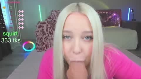 Snapshot of amazongirls chatting on January 8, 8:27 am Im Mandy and I love to play in public and do crazy in PVT online show from January 8, 8:27 am