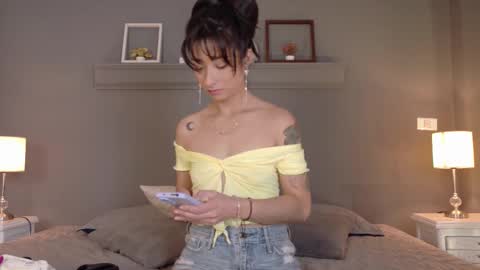 Ambar Oishi  online show from November 10, 1:50 pm