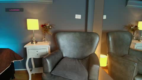 Ambar Oishi  online show from December 22, 2:20 pm