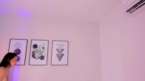 ambarevans_ online show from October 21, 12:09 pm