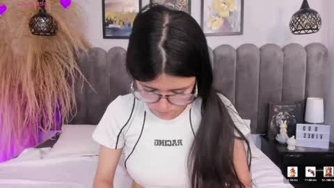 amber__hill_ online show from April 24, 3:04 pm