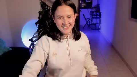 Vivi  online show from July 24, 3:59 am
