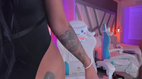 Snapshot of amber_villalobos chatting on February 26, 3:57 am Tell me Amber online show from February 26, 3:57 am