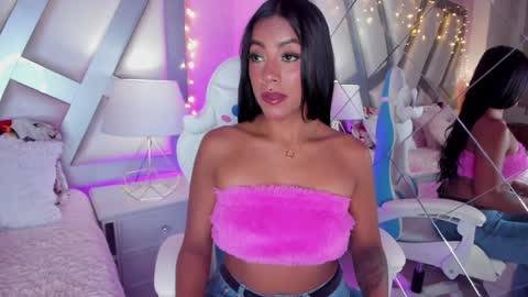 Snapshot of amber_villalobos chatting on January 15, 3:43 am Tell me Amber online show from January 15, 3:43 am