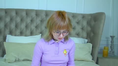 AmberBauman online show from April 8, 4:20 pm