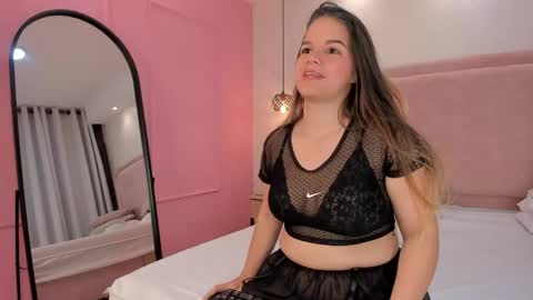 Amber online show from April 11, 9:40 pm