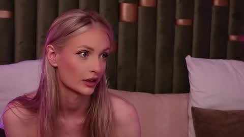 Amelia online show from June 4, 7:40 pm