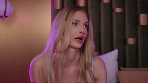 Amelia online show from November 14, 8:14 am