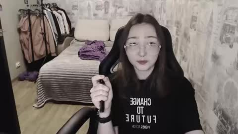 Amelia online show from December 17, 2:33 pm