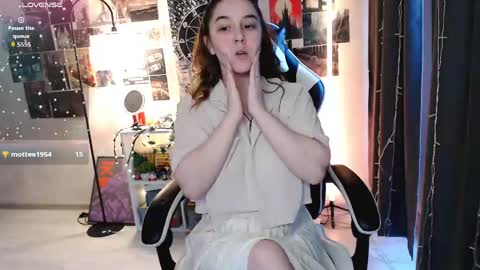 Amelia online show from April 14, 2:28 pm